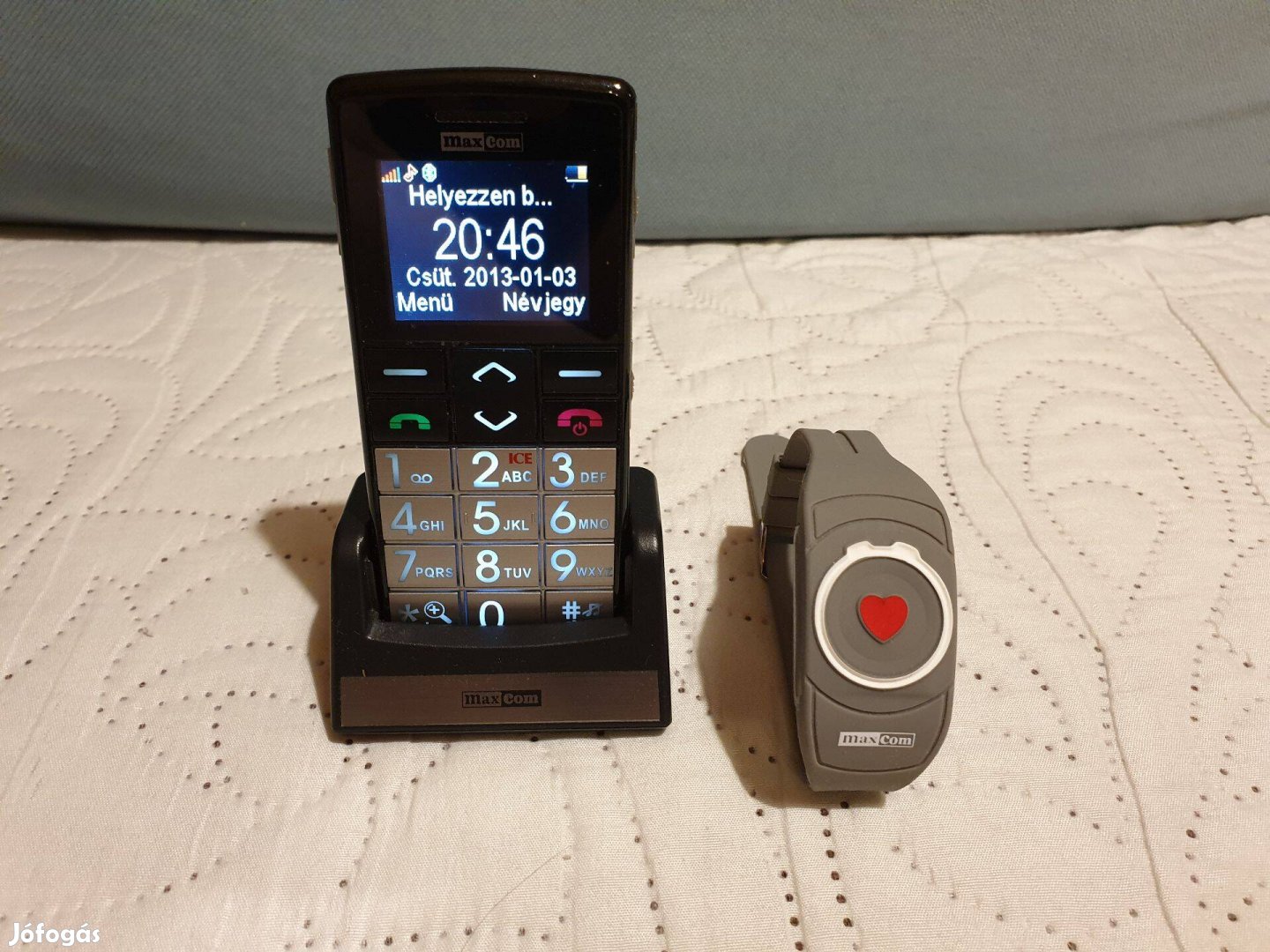 Eladó időseknek aján, vészhívós telefon Sos karkötővel.