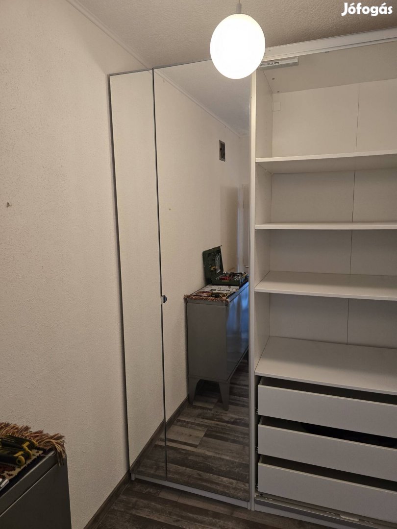 Eladó ikeás tükrös pax szekrény