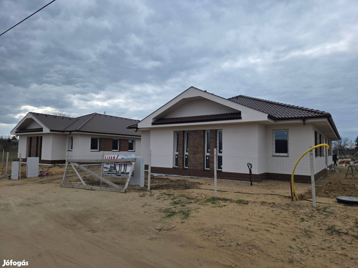 Eladó ikerházak Mikepércs