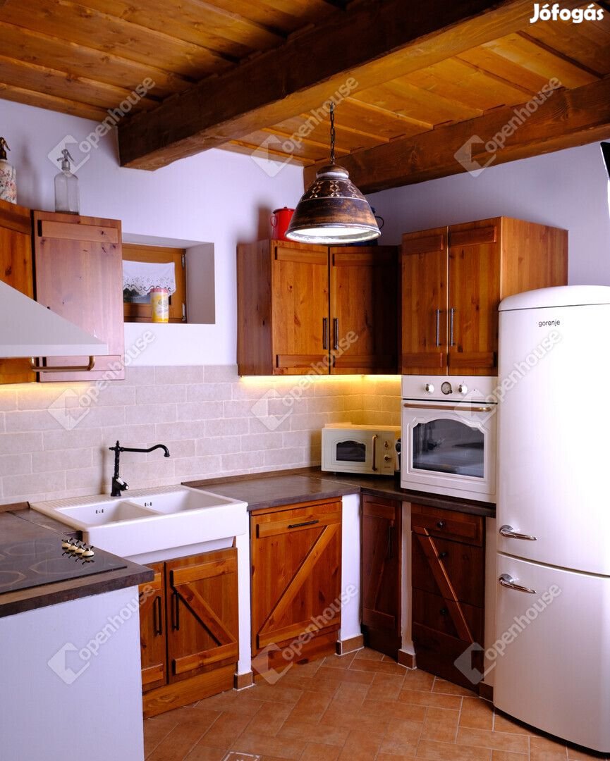 Eladó ingatlan, Tihany