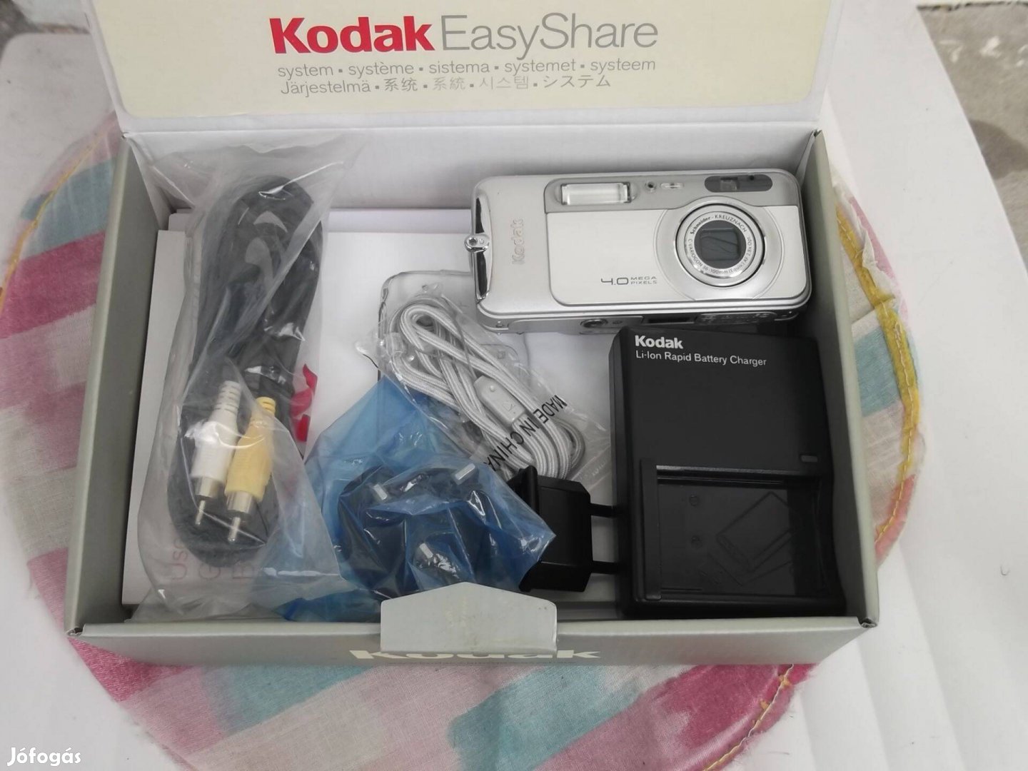 Eladó inkább gyerekeknek egy Kodak fényképezőgép saját dobozában !