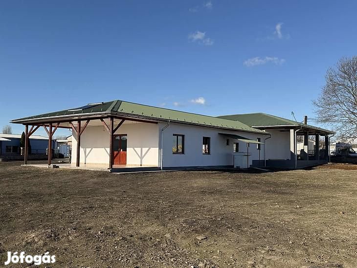 Eladó ipari ingatlan - Vác