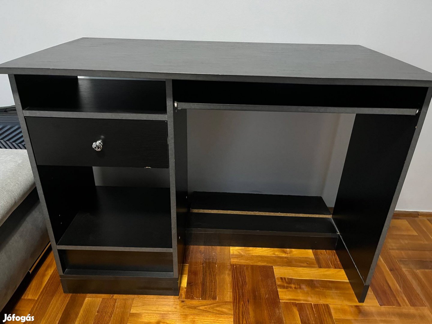 Eladó íróasztal