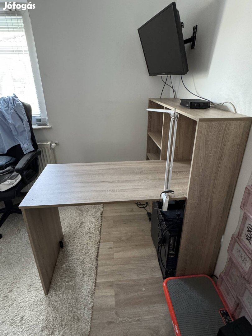Eladó íróasztal