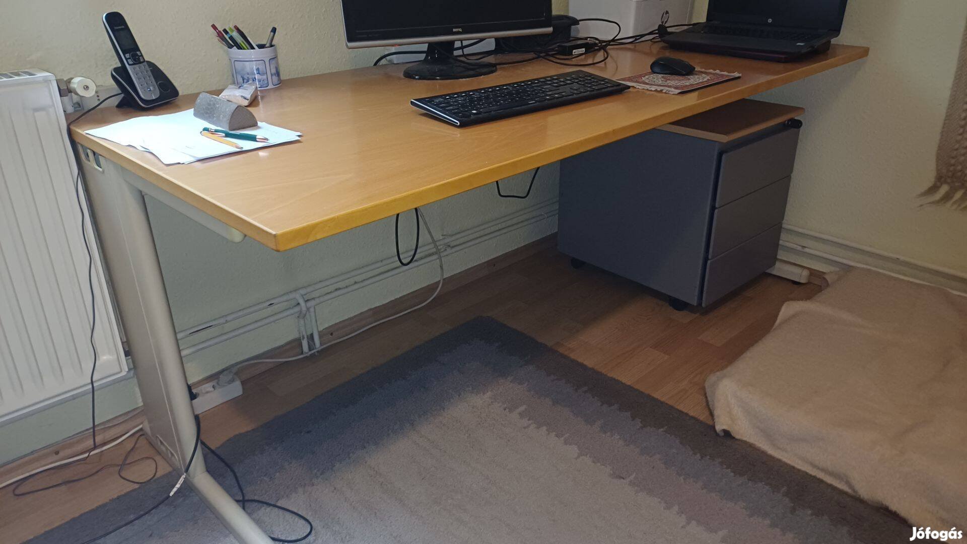 Eladó íróasztal és tároló