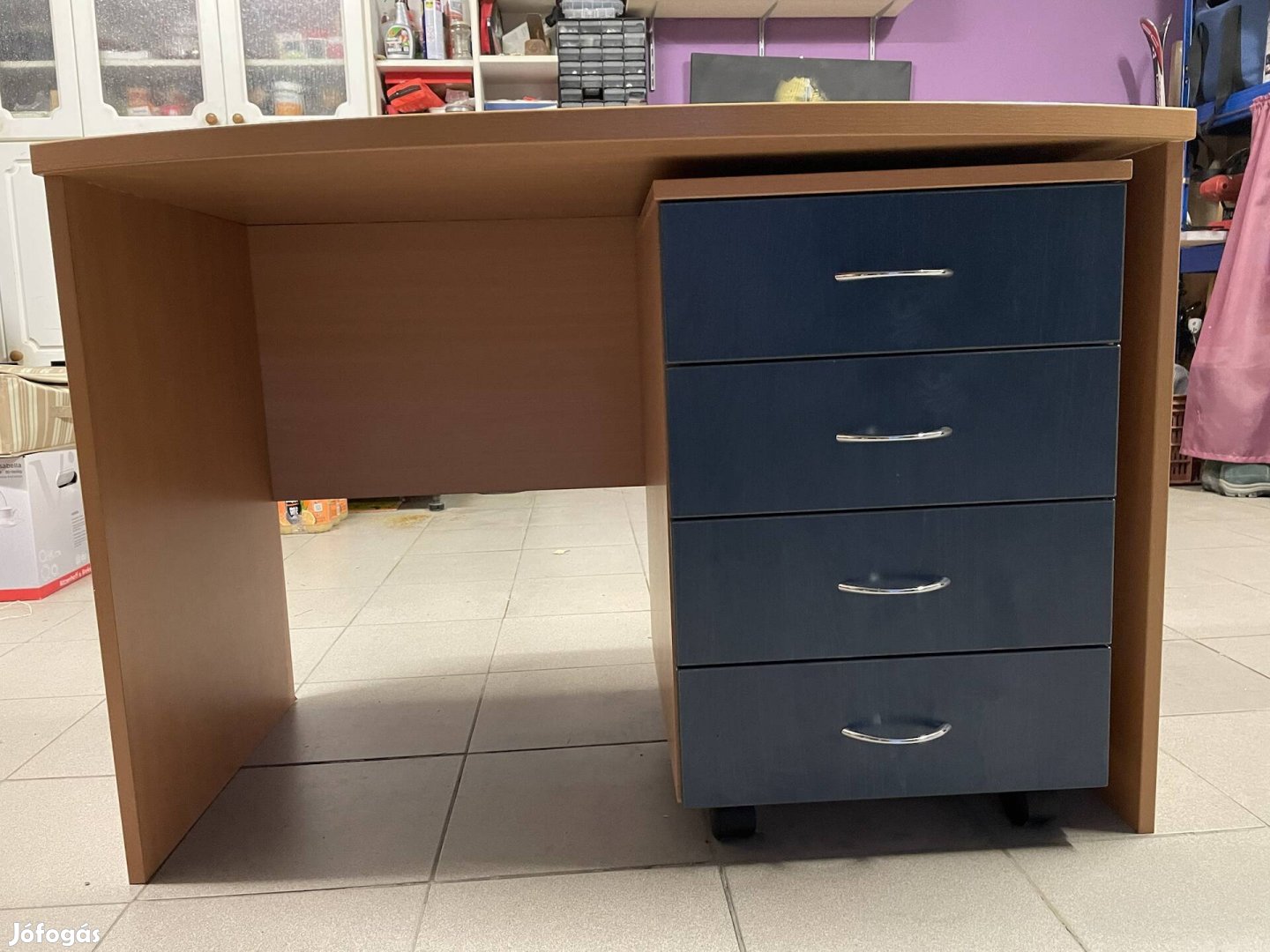 Eladó íróasztal fiókos tárolóval