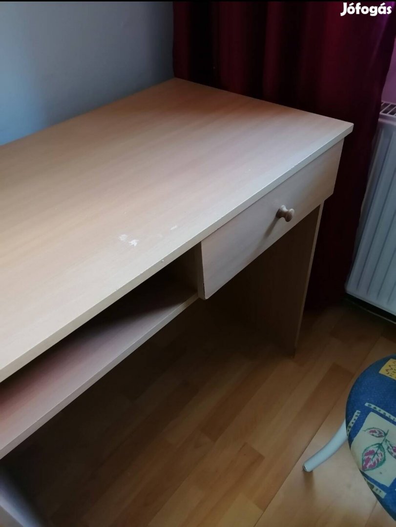 Eladó íróasztal székkel 