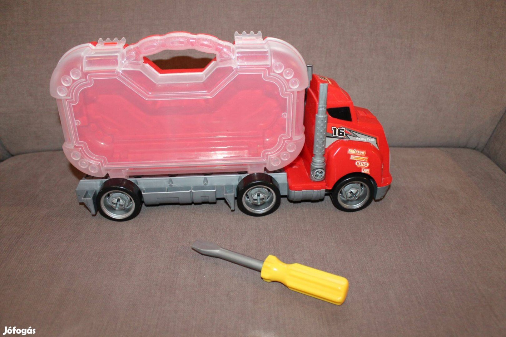 Eladó játék kamion, tároló leszerelhető kerekekkel, hangot