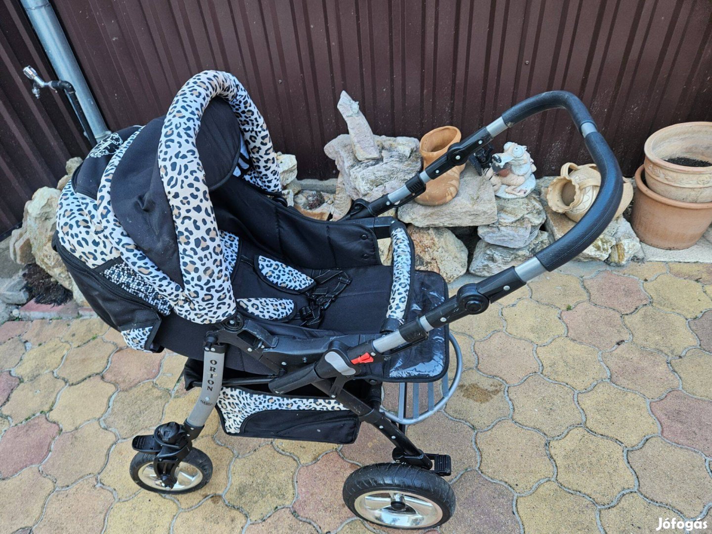Eladó jó állapotban lévő babakocsi az összes felszerelésével