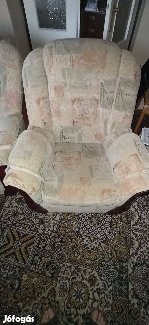 Eladó jó állapotban lévő fotel