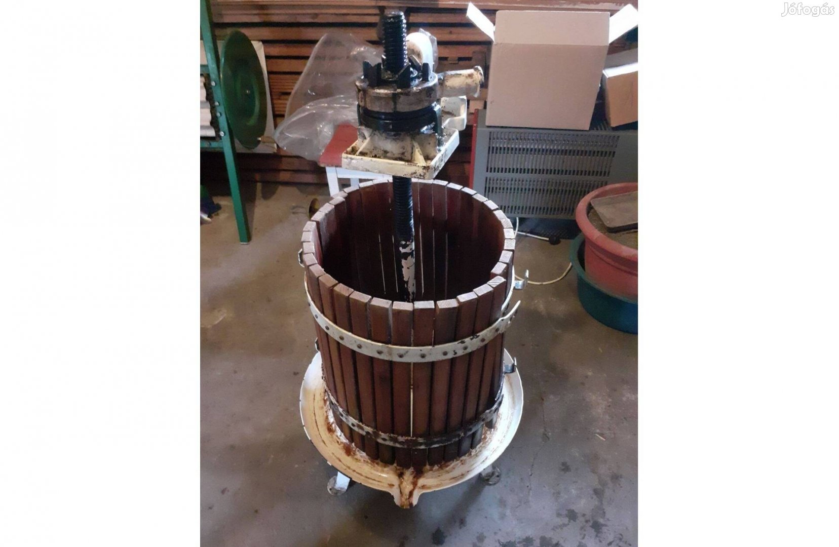 Eladó jó állapotú, mechanikus szőlőprés 110 liter