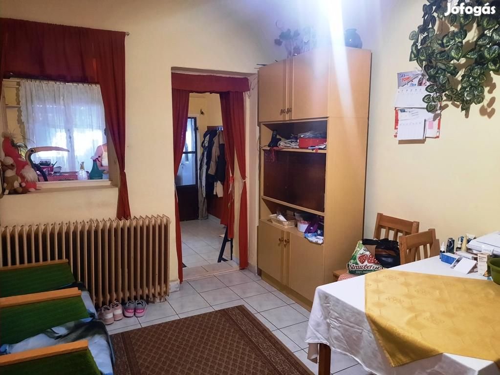 Eladó karácsondi családiház