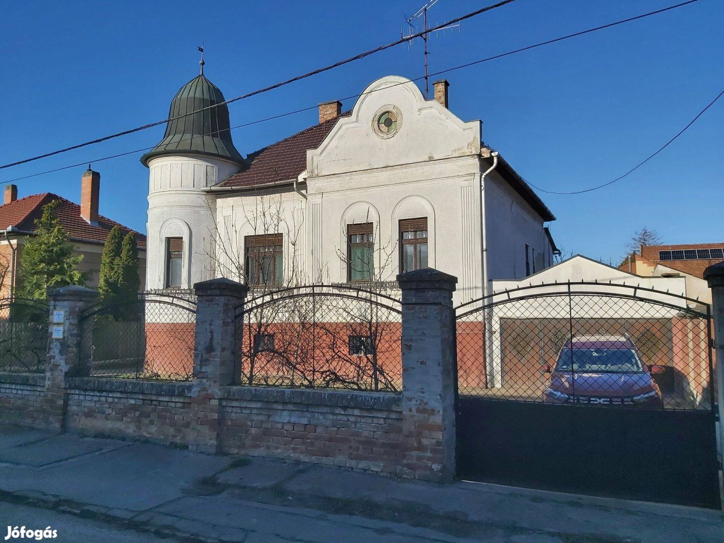 Eladó kastély-szerű családi ház Szegeden