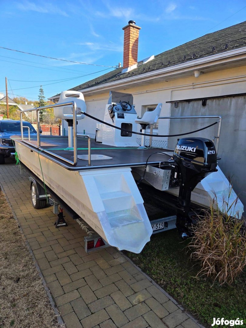 Eladó katamarán csónak