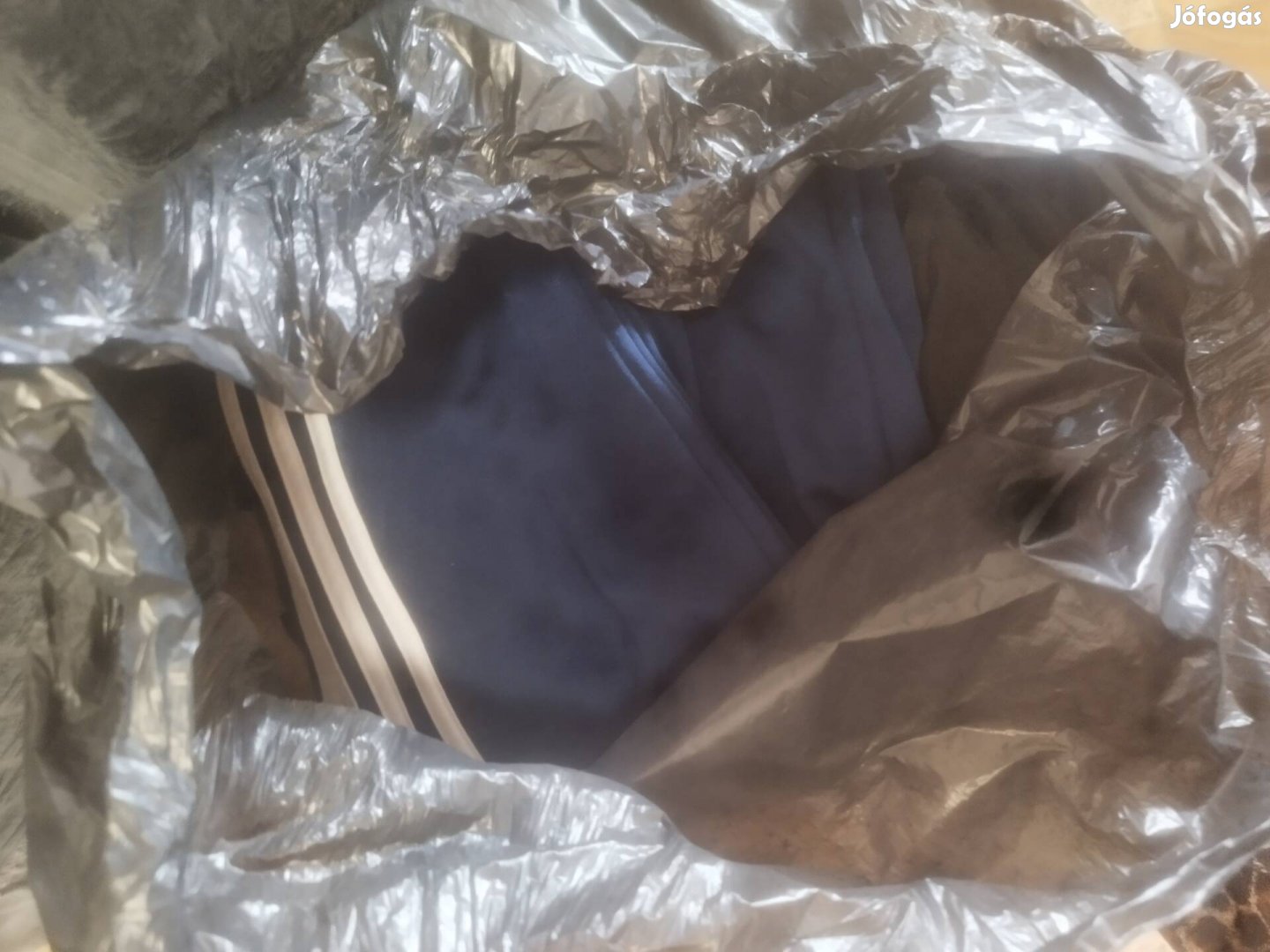 Eladó kb 200kg vegyes ruha