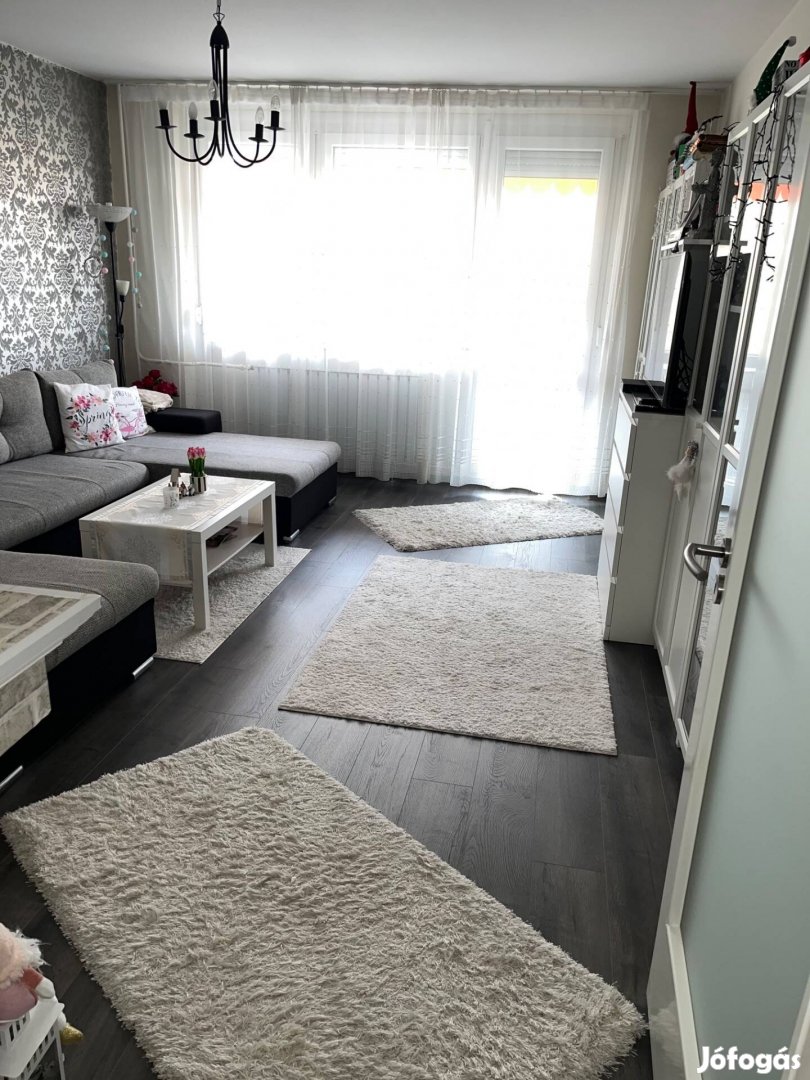 Eladó kecskeméti belvárosi felújított 63 négyzetméteres