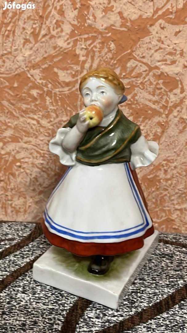 Eladó képen látható Herendi porcelán figura