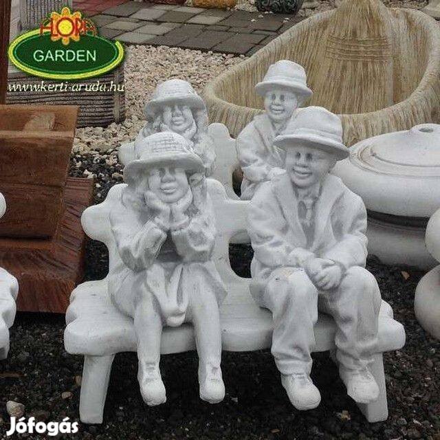 Eladó kerti szobrok pados ifjak