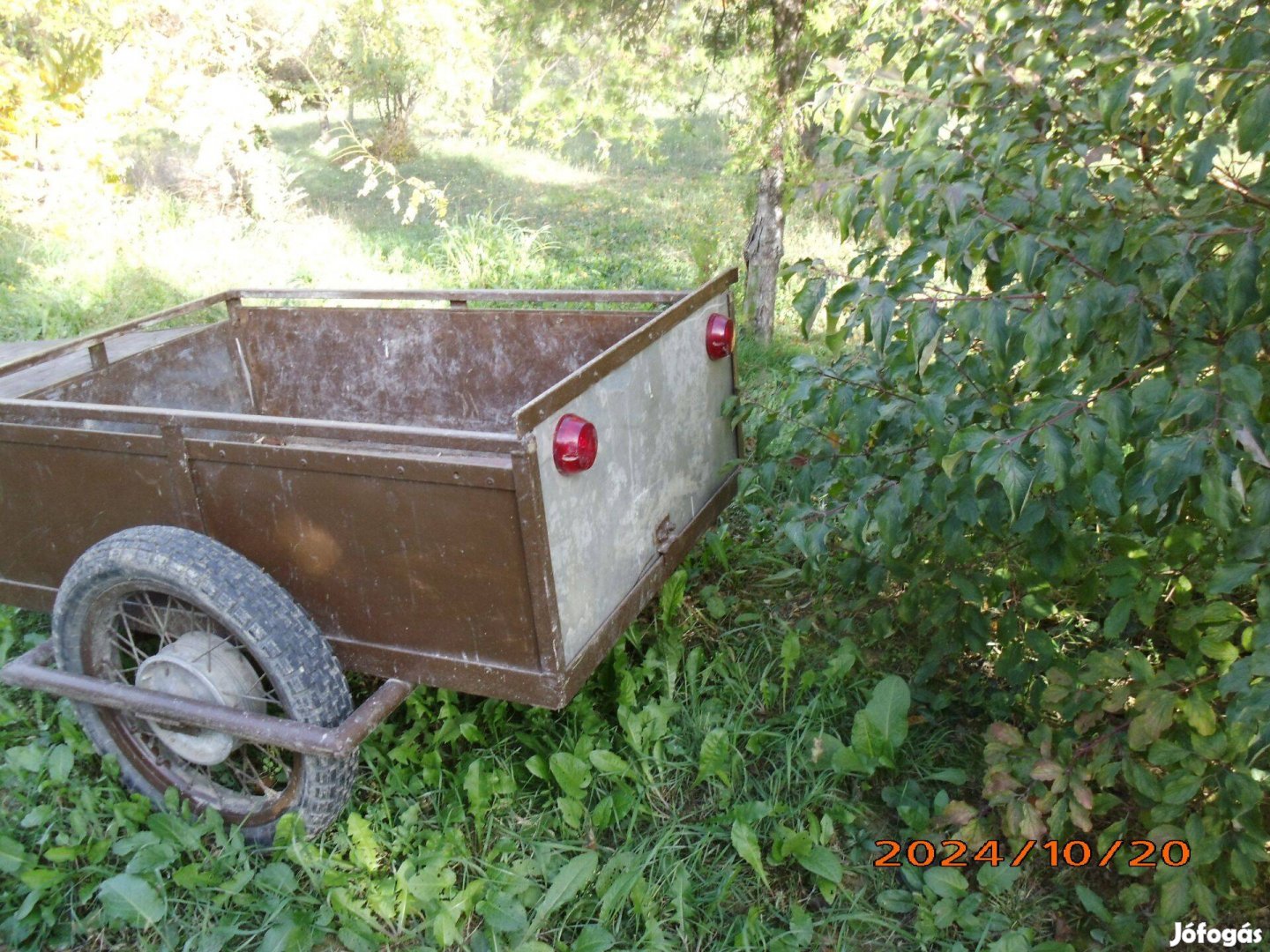 Eladó kerti traktor (fűnyró traktor , quad) utánfutó