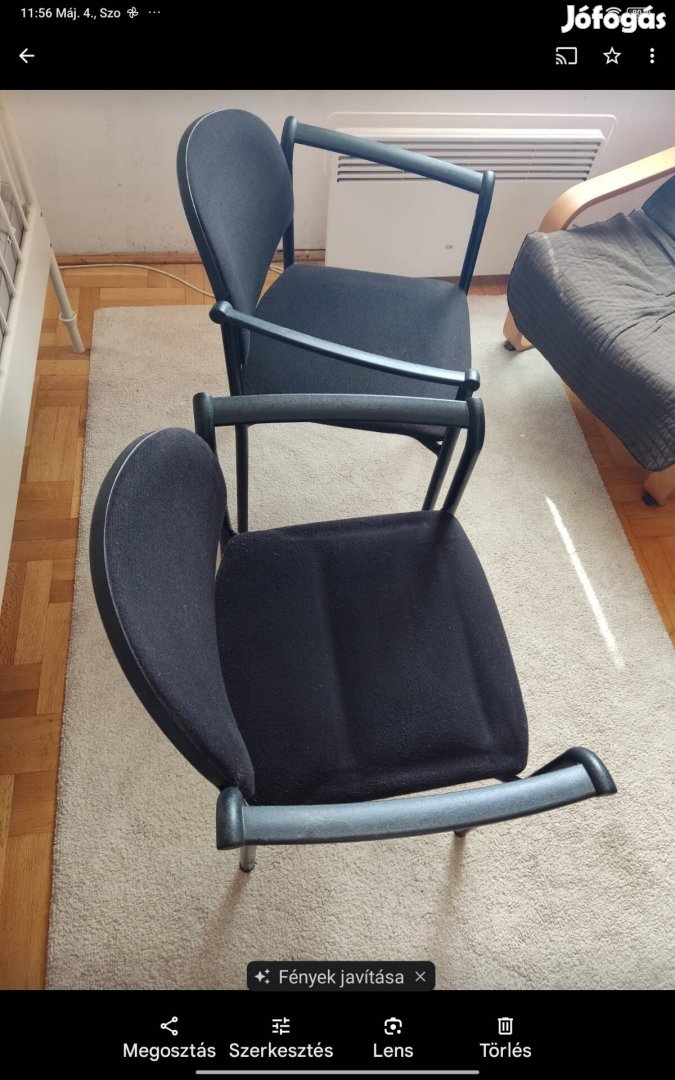 Eladó két darab fekete karfás szék 