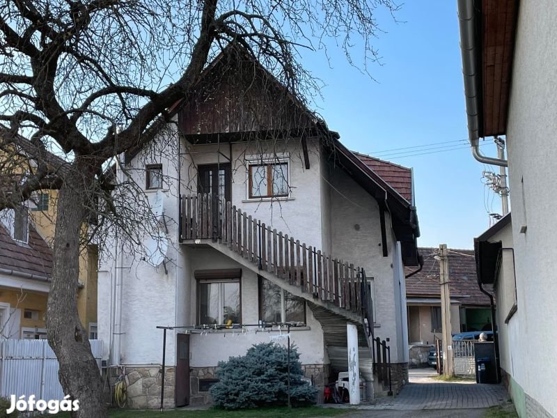 Eladó két lakásos ház Pilisvörösváron