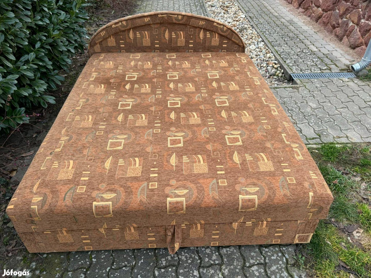 Eladó kétszemélyes franciaágy 160x200