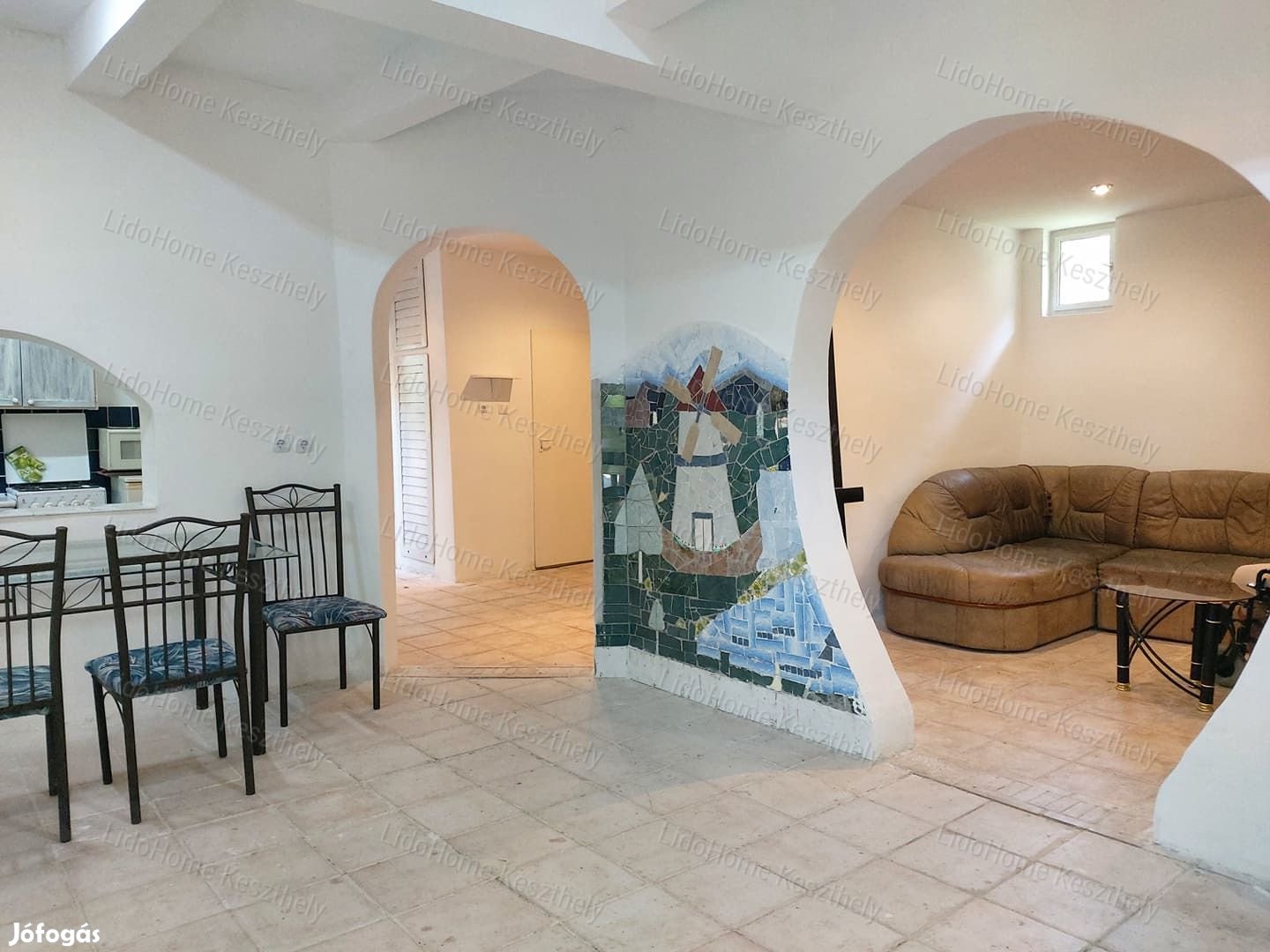 Eladó kétszintes CSALÁDI HÁZ Balatonfenyvesen.