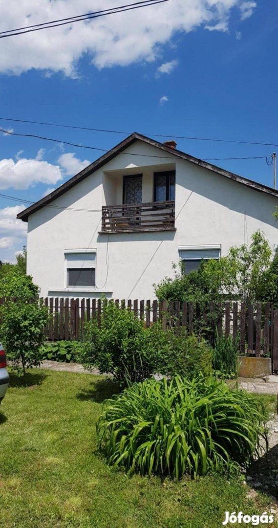 Eladó kétszintes téglaház Mezőhegyesen álmaid otthona lehet!
