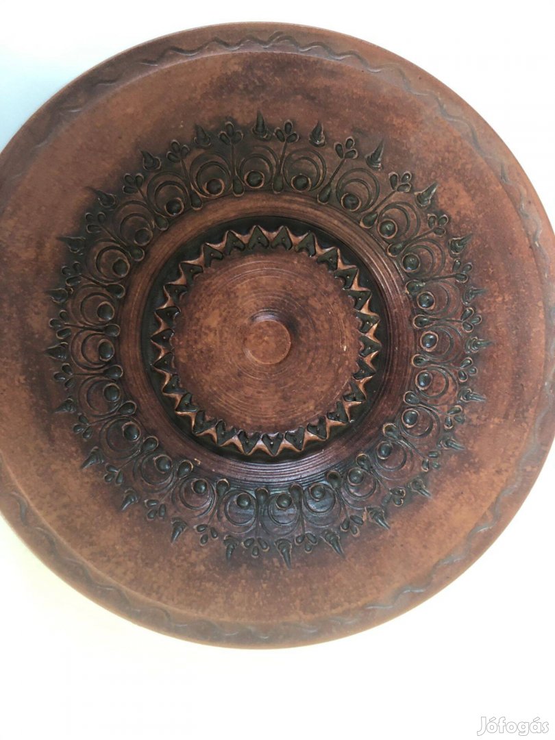 Eladó kettő darab kerámiai fali dísztál