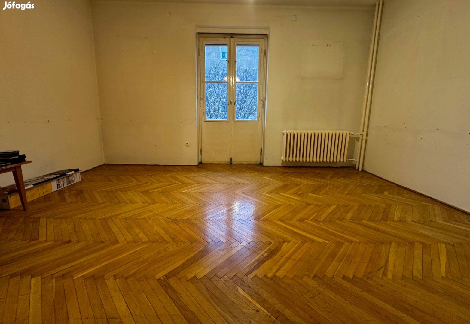 Eladó kettő szobás, dupla erkélyes, első emeleti tégla lakás