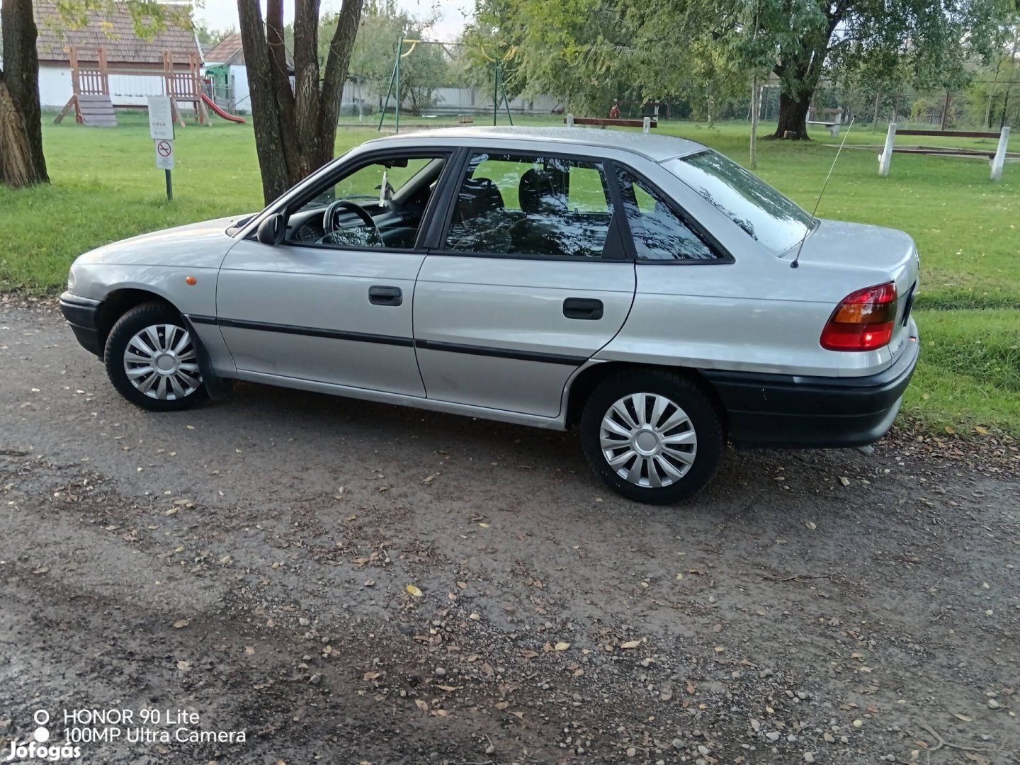 Eladó kevesett futott Astra f autóm 