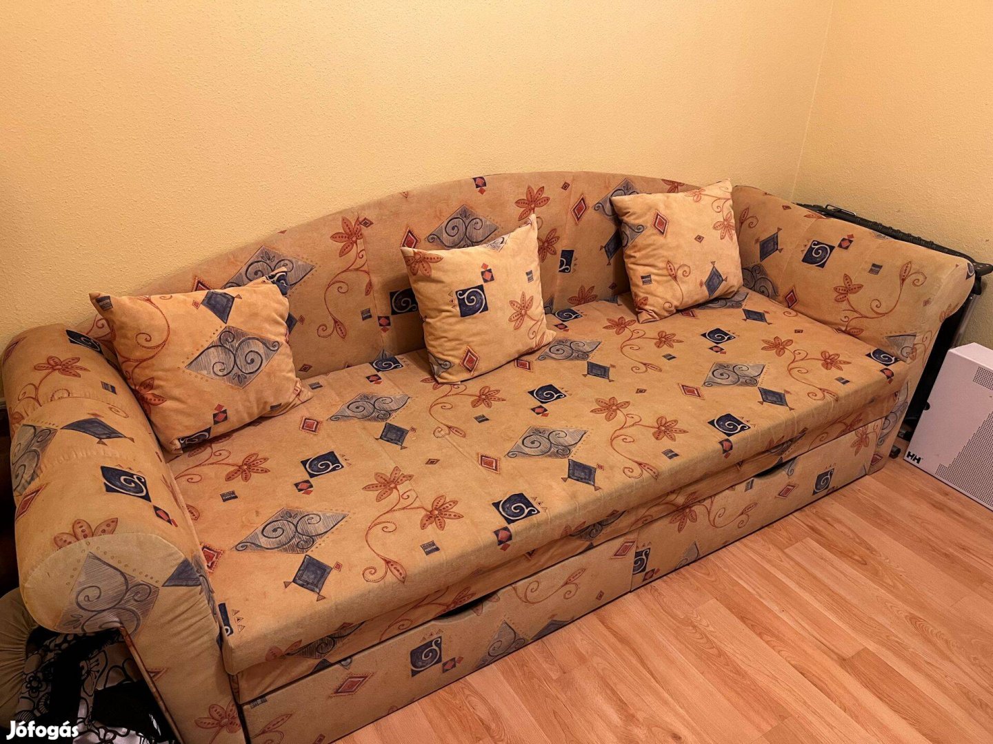 Eladó kihúzható kanapé