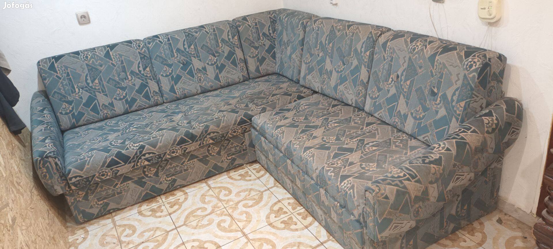 Eladó kinyitható sarokülő