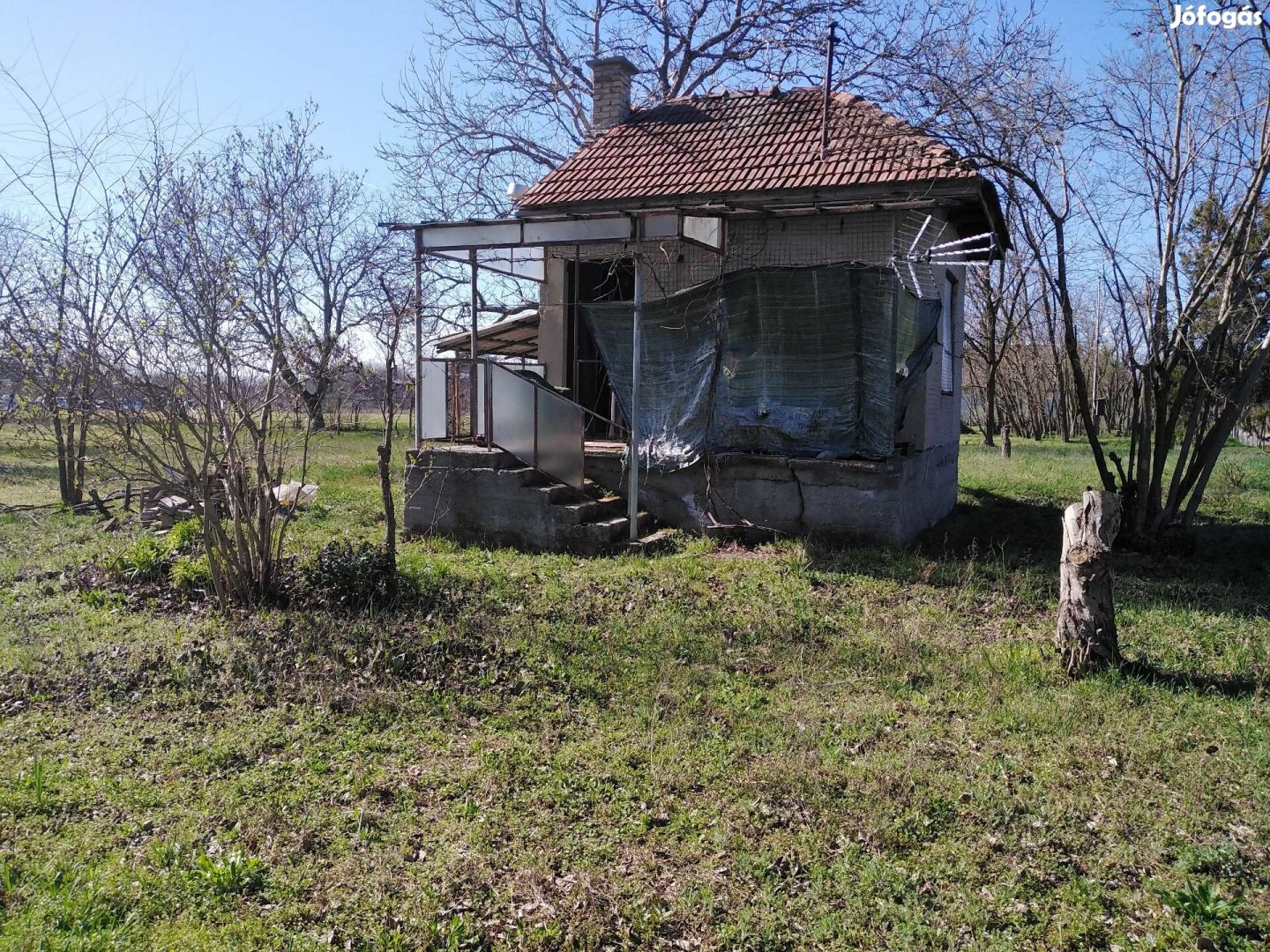 Eladó kis ház az öregszőlőben 