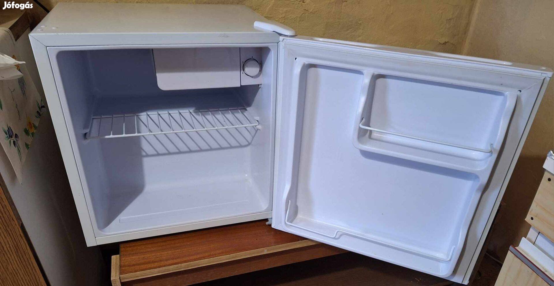 Eladó kis hűtőszekrény