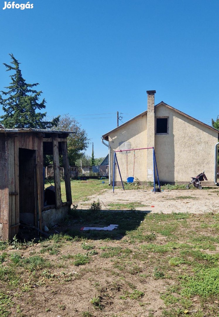 Eladó kis lak Debrecen - Bánk