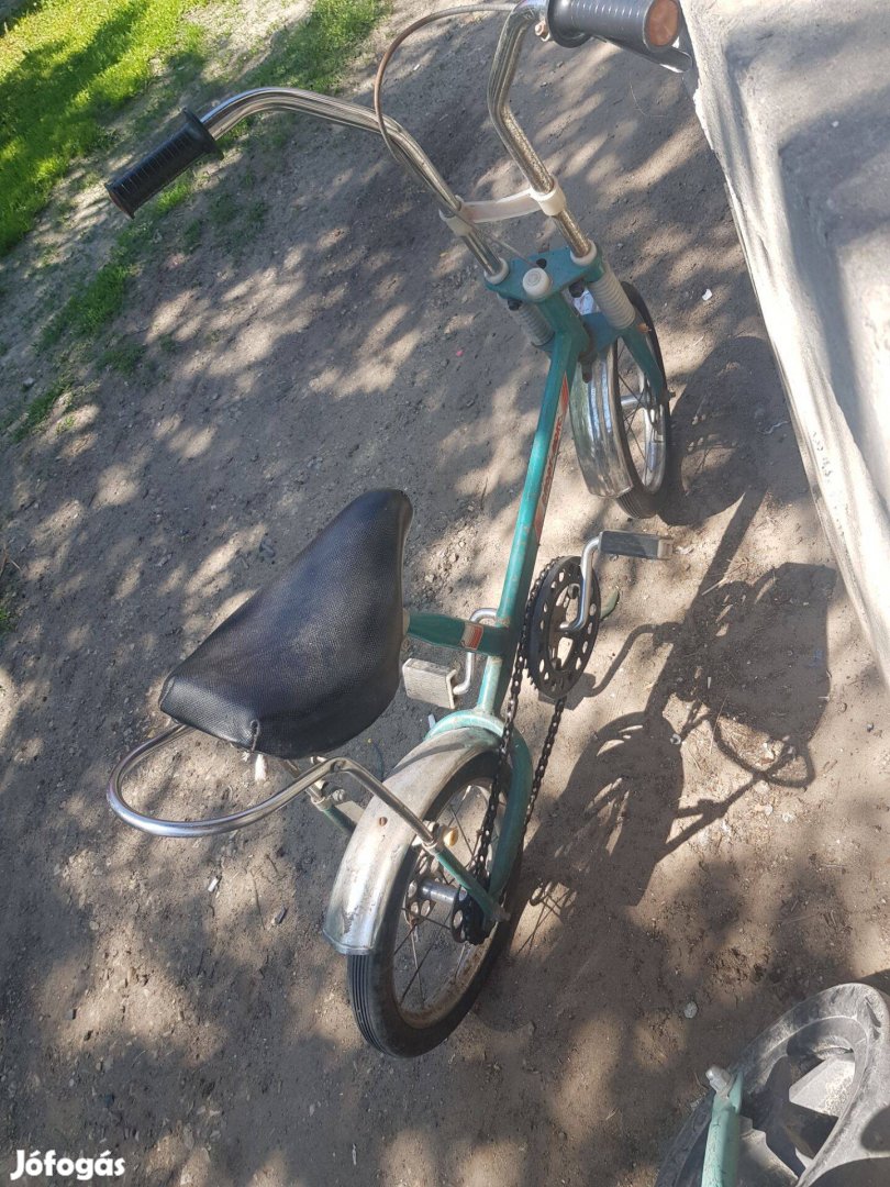 Elado kis retro bicigli