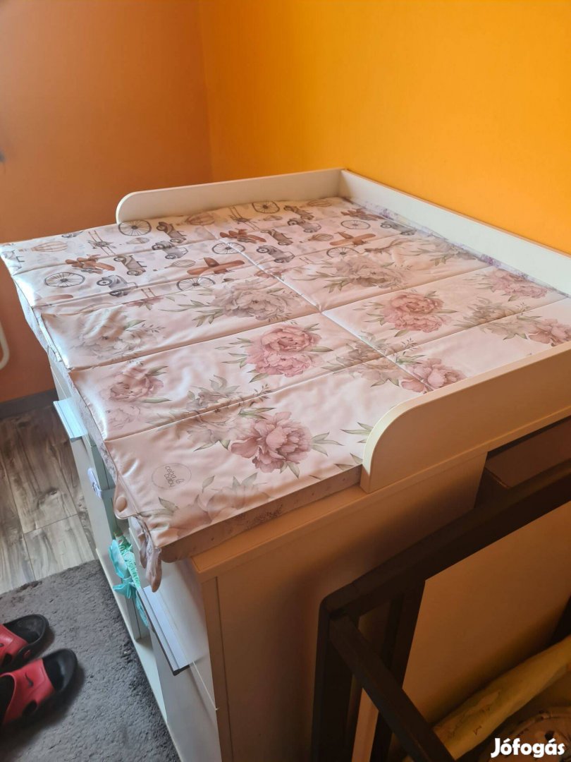 Eladó kiságy és pelenkázó