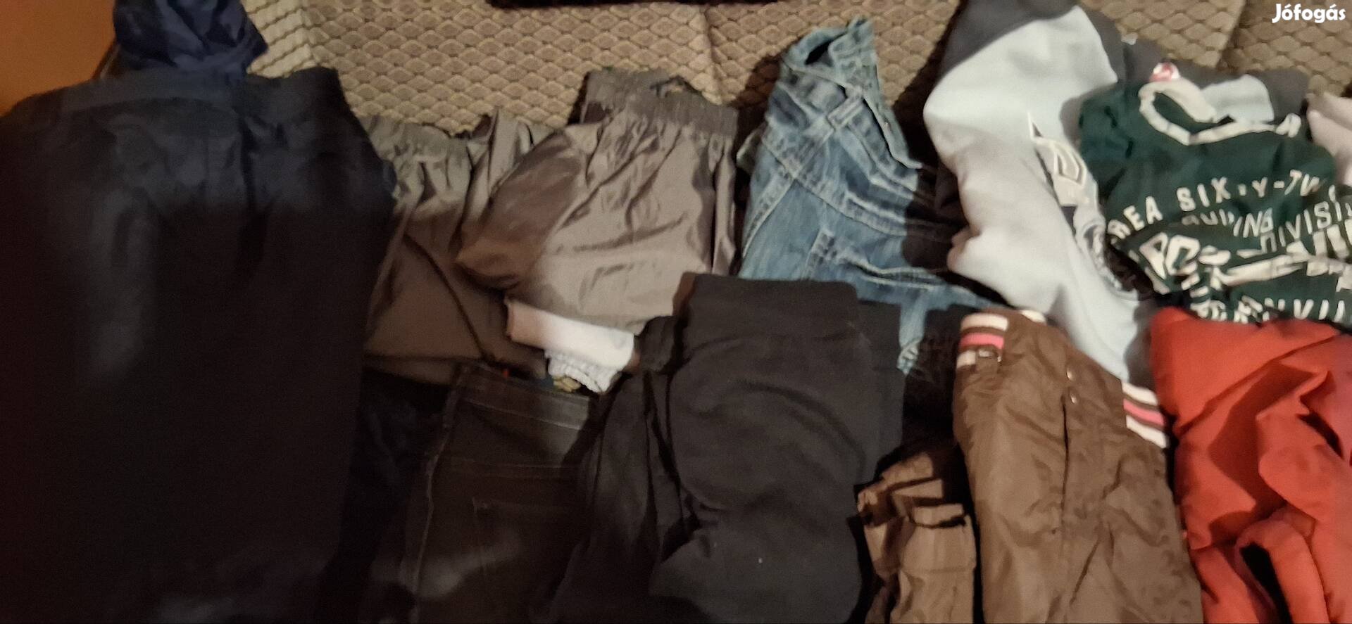 Eladó kisfiú ruhacsomag!