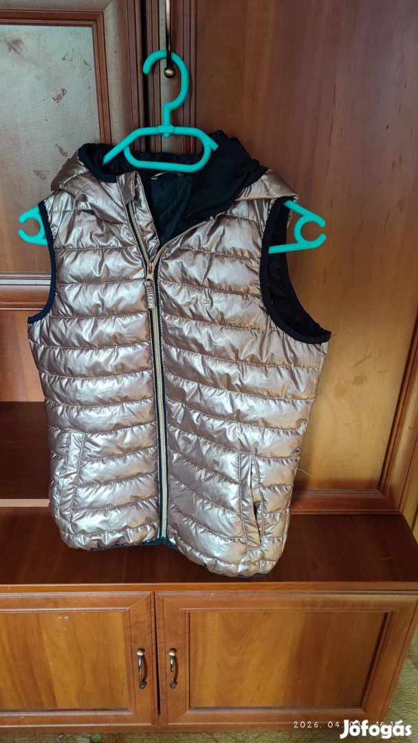 Eladó kislány ruhák újszerű állapotban