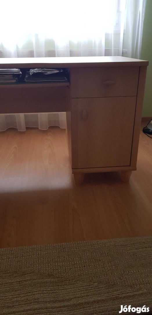 Eladó kitűnő állapotú íróasztal