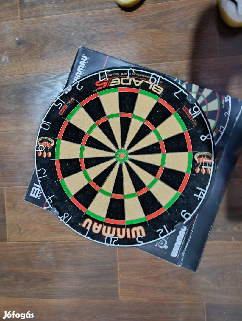 Eladó kiváló állapotú darts tábla. Winmau blade 6
