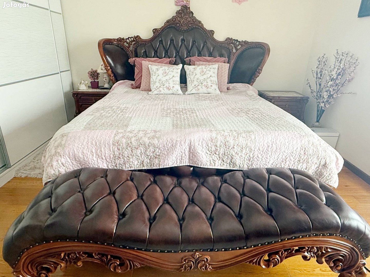 Eladó klasszikus hálószoba bútor szett ágykeret matraccal,