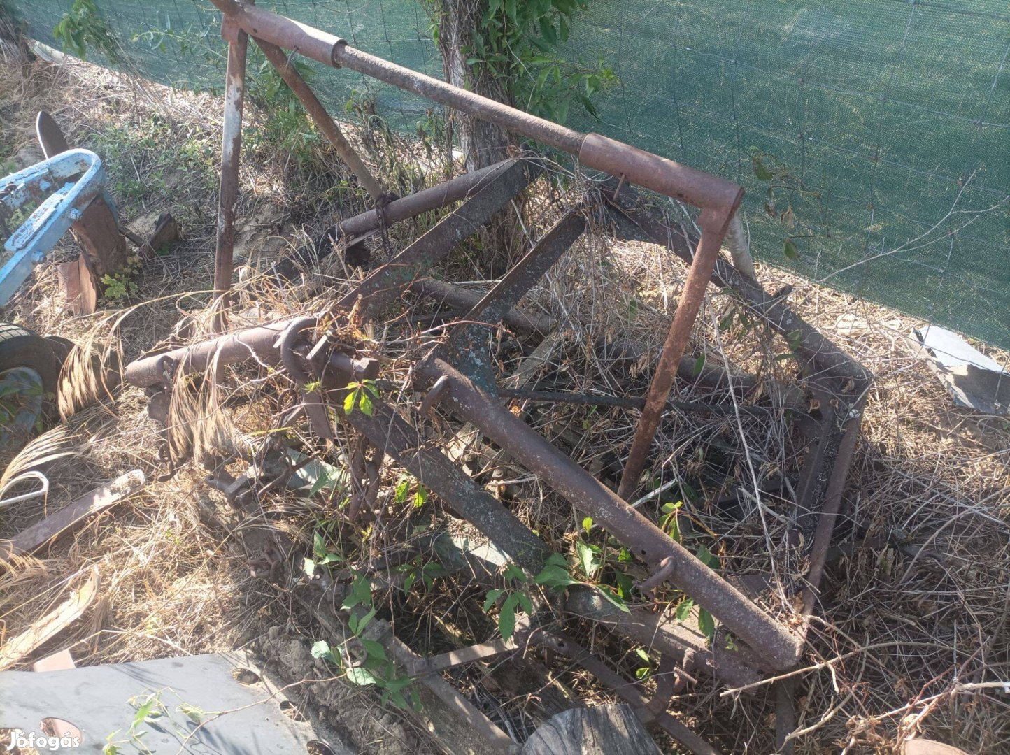 Eladó kombinátor fogas