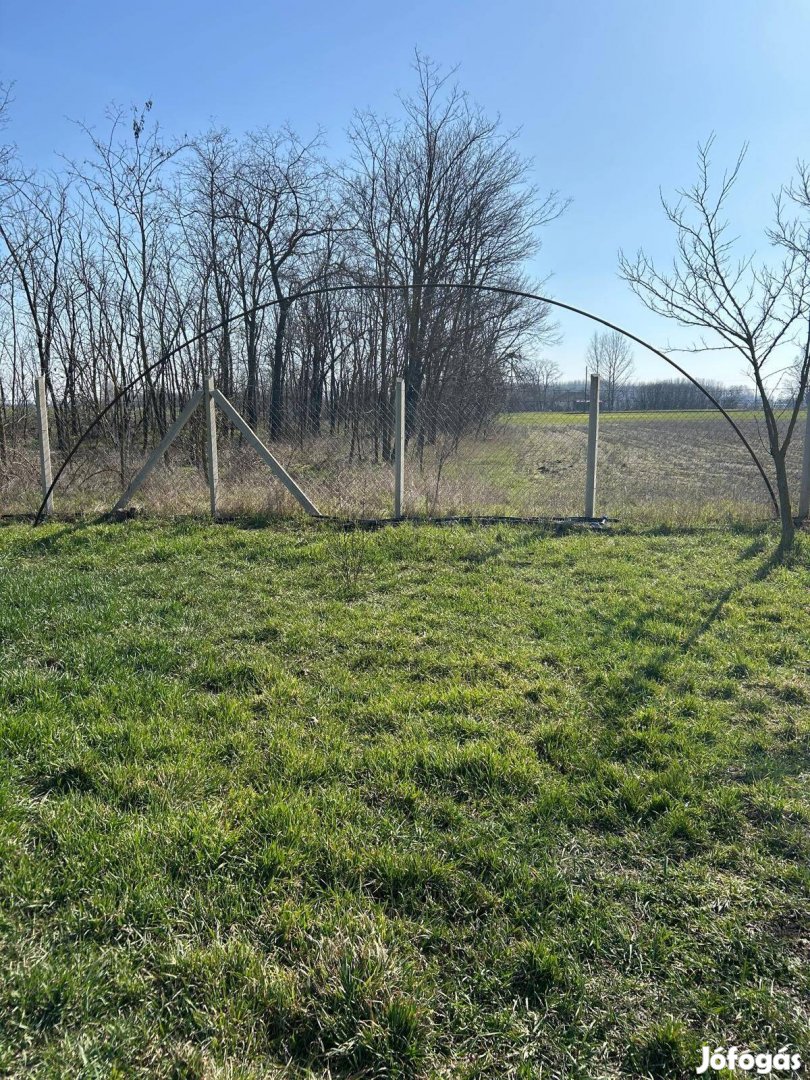 Eladó komplett fóliaház váz, kb. 750 m-hez