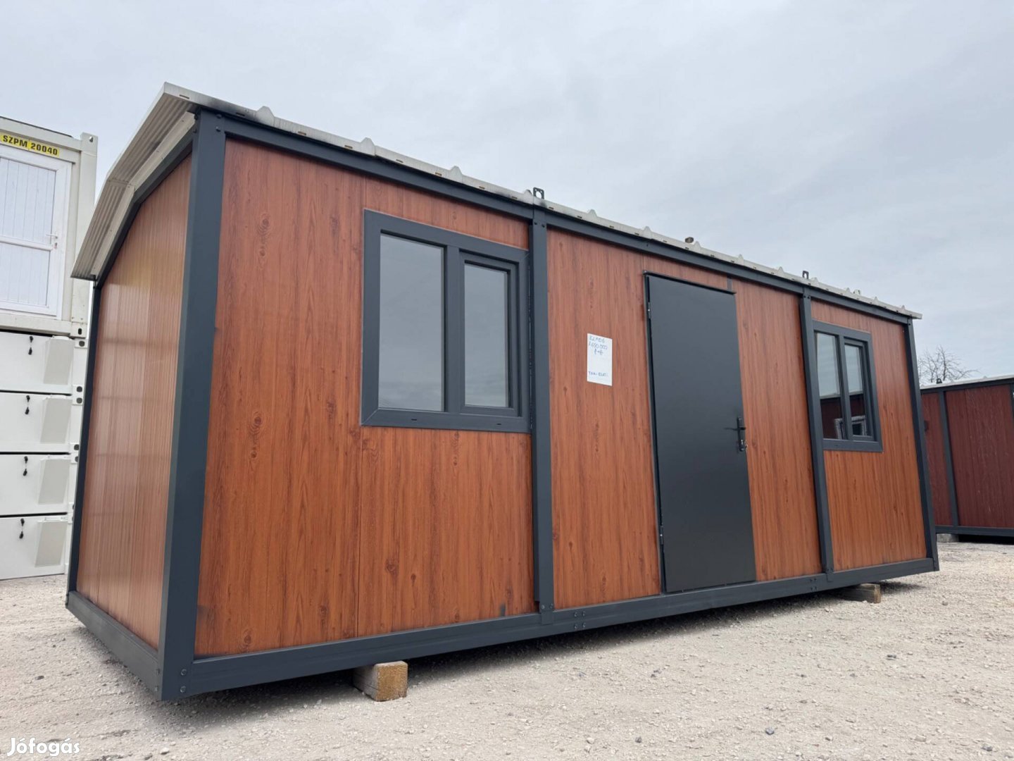 Eladó konténer iroda mobilház mobil ház 3x6,5m lakókonténer