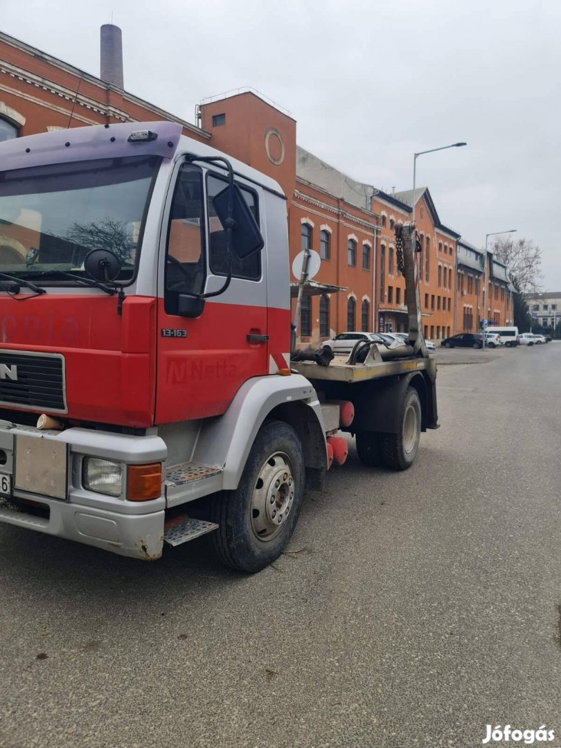 Eladó konténeres autó