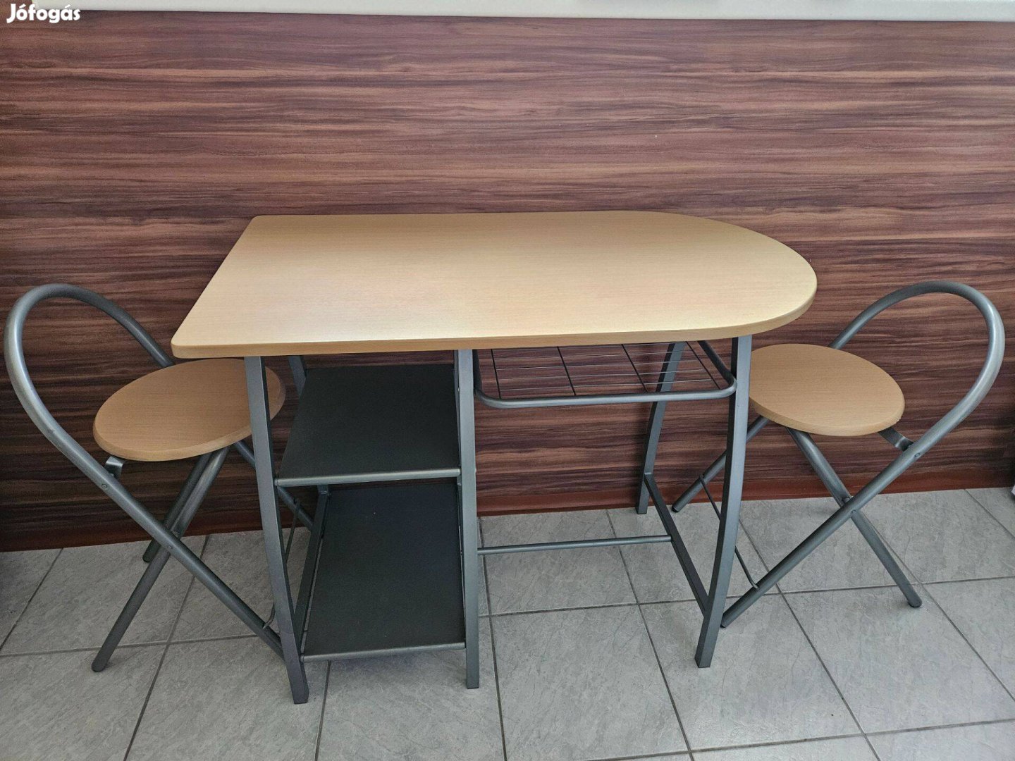 Eladó konyhai étkezőasztal 2 székkel