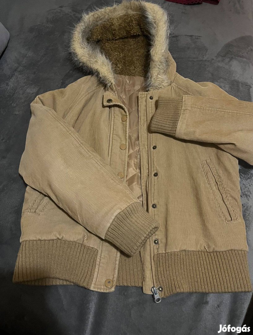 Eladó korbársony női kabát