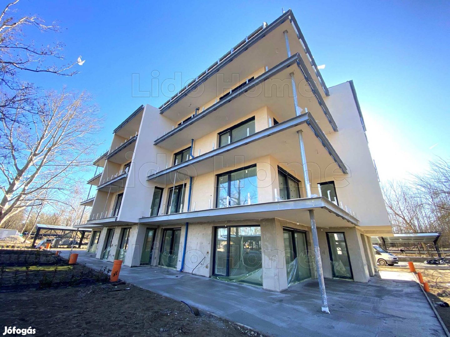 Eladó közvetlen vízparti prémium lakások Balatonszemesen!